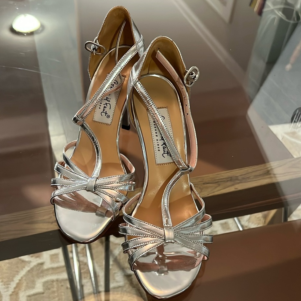 Gorgeous silver tango shoes by Comme il Faut. Size 35.